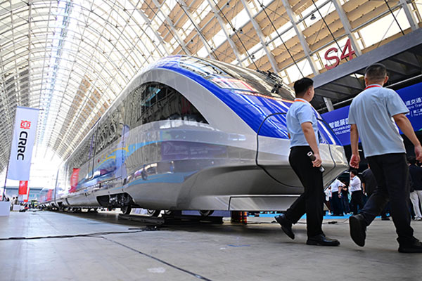 碳纖維賦能！我國首列中國標準智能市域列車亮相，減重30%引領綠色出行新變革